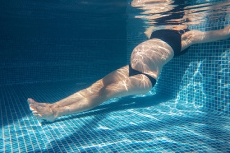 Bénéfices d'exercices en piscine pour femmes enceintes